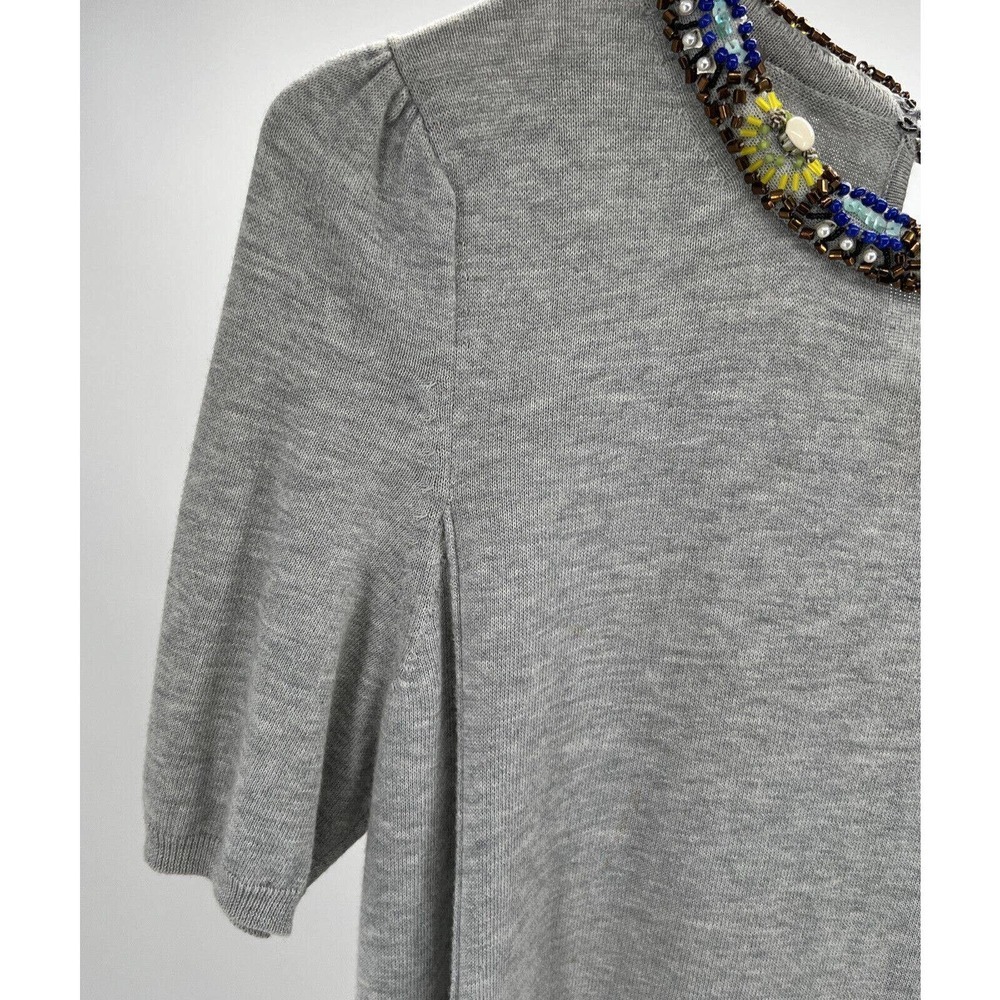 ANTHROPOLOGIE Knit Top W/Beaded Neckline Light Gray Short Sleeve Size M - Picture 4 of 12